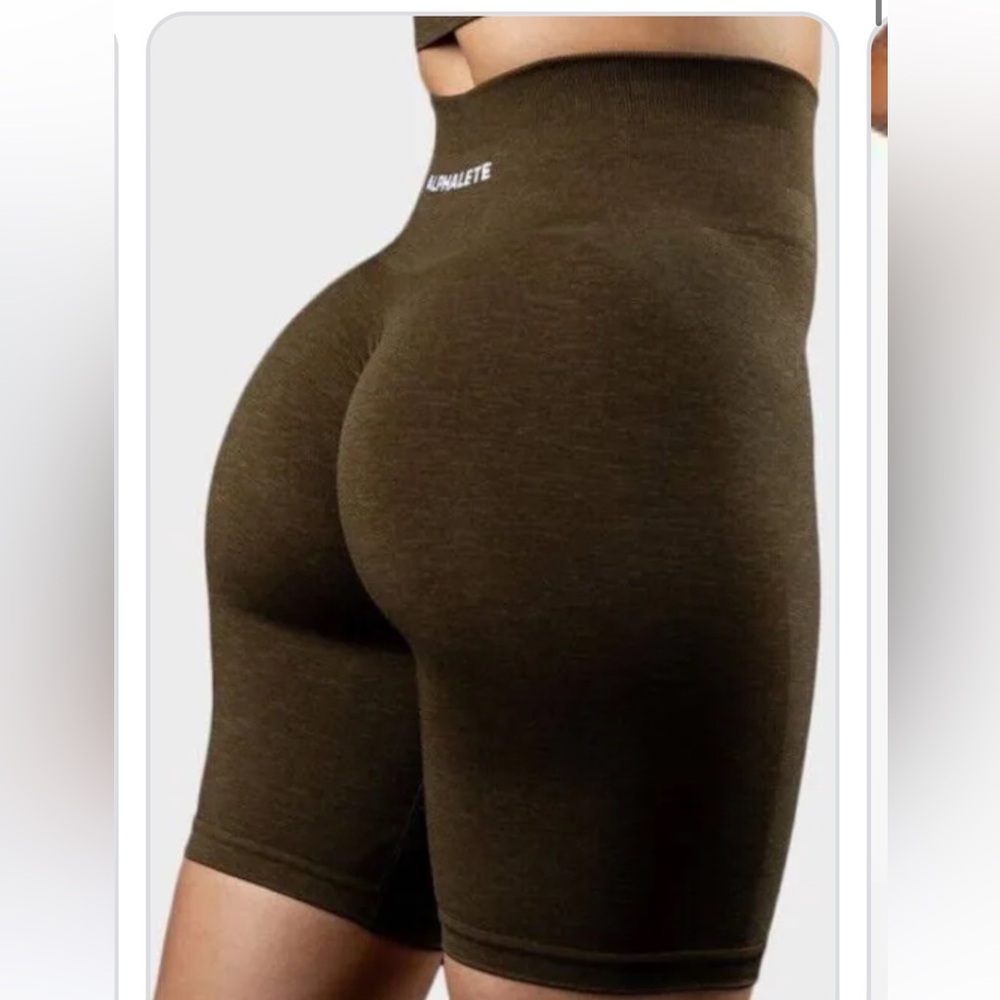 Amplify Biker Short - Canteen × 1 alphalete